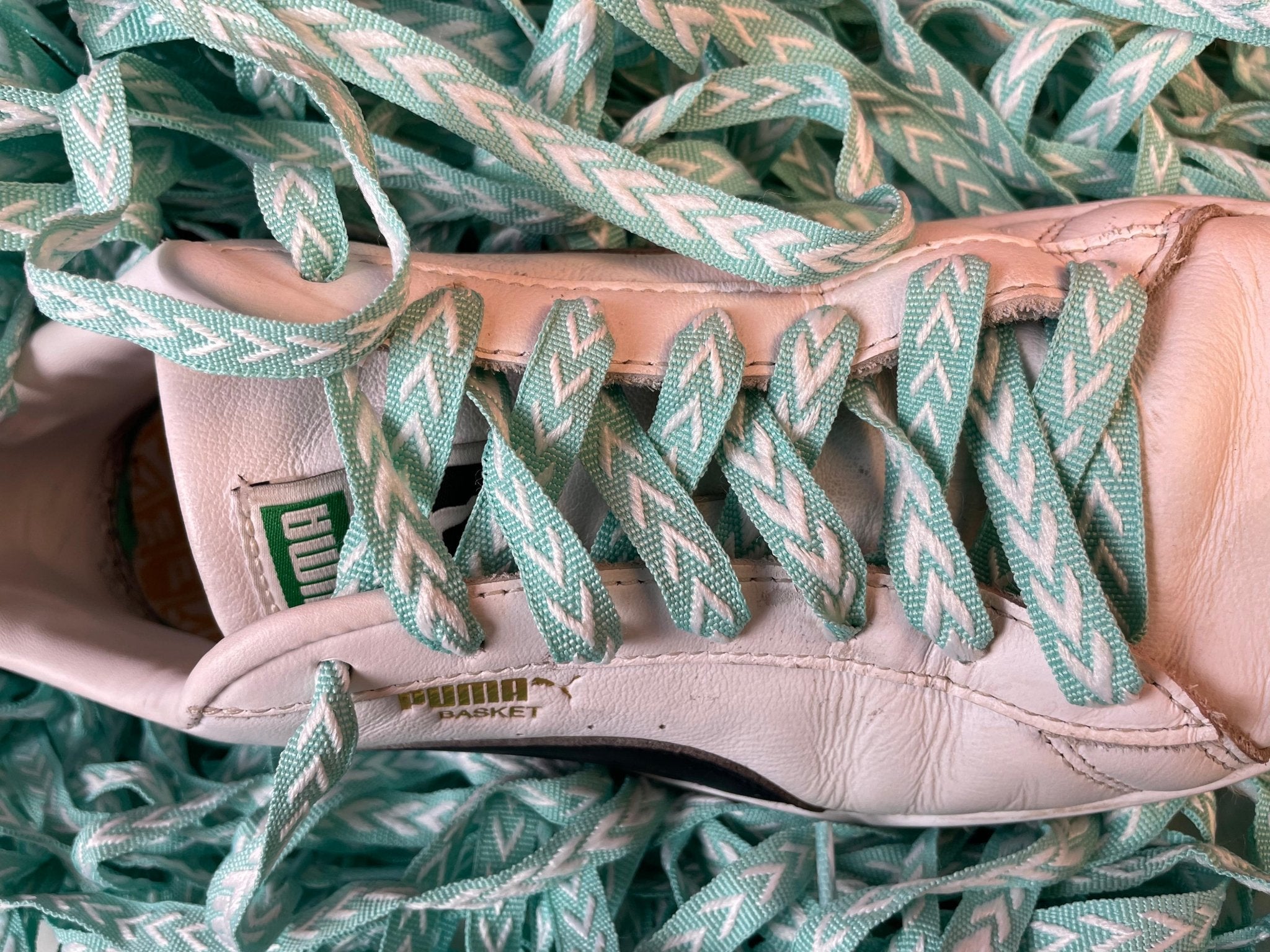 Arrow Cyan - White - relaced