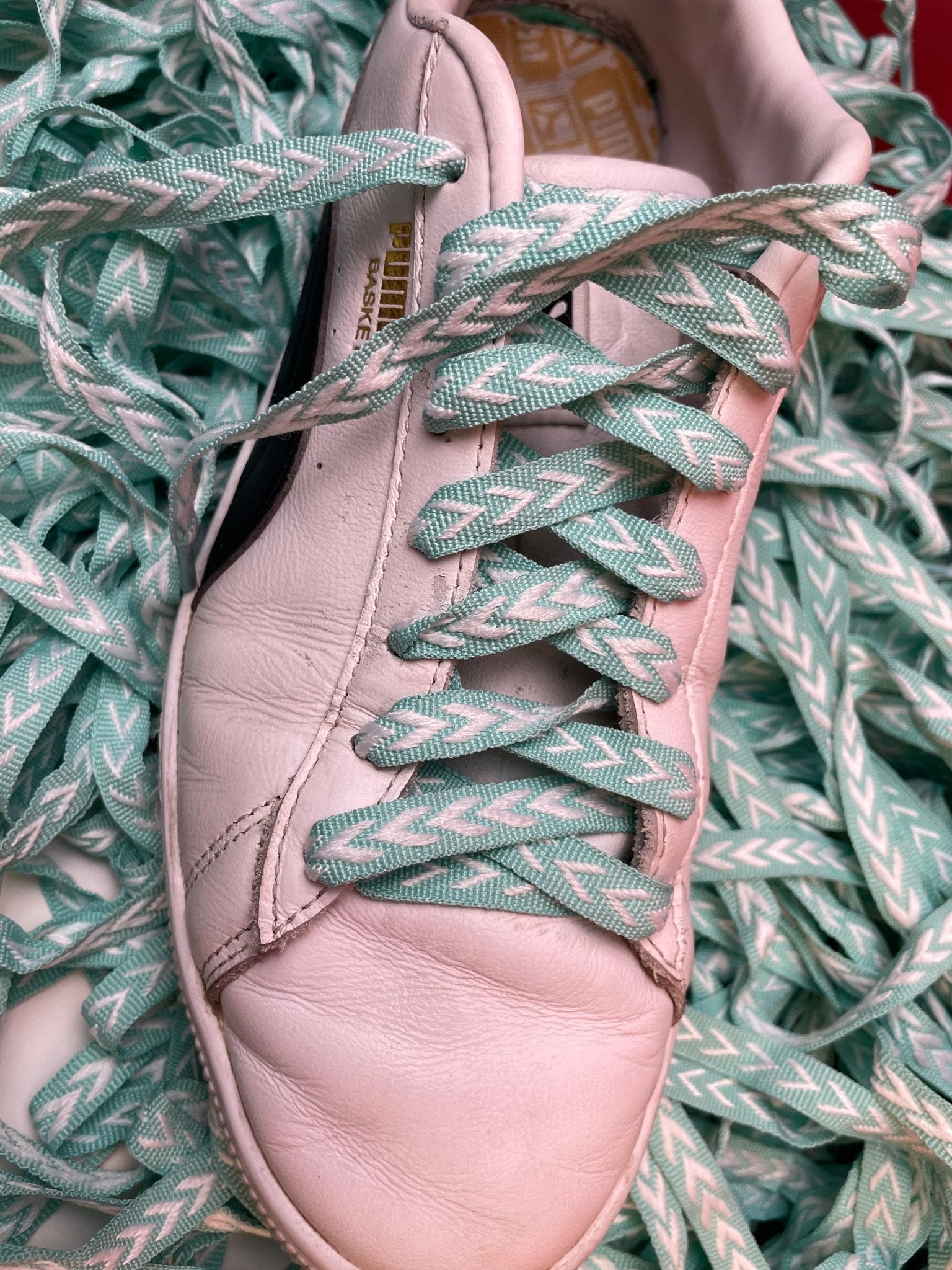 Arrow Cyan - White - relaced